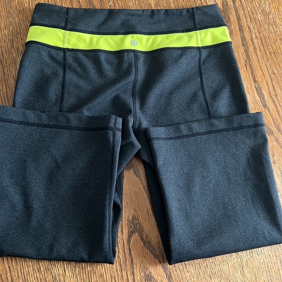 Lululemon Athletica Grove Capri Pants Size 6 - Picture 6 of 7